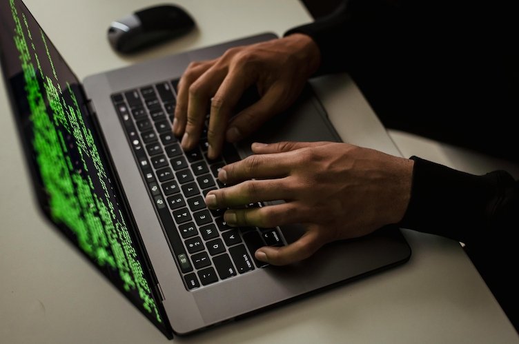 Google warns of the rise of cyberattacks by Chinese groups amid the technological war with the United States