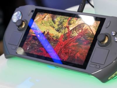 New Portable Zotac Gaming Zone Features Ryzen AI 9 Chip and Manjaro Linux